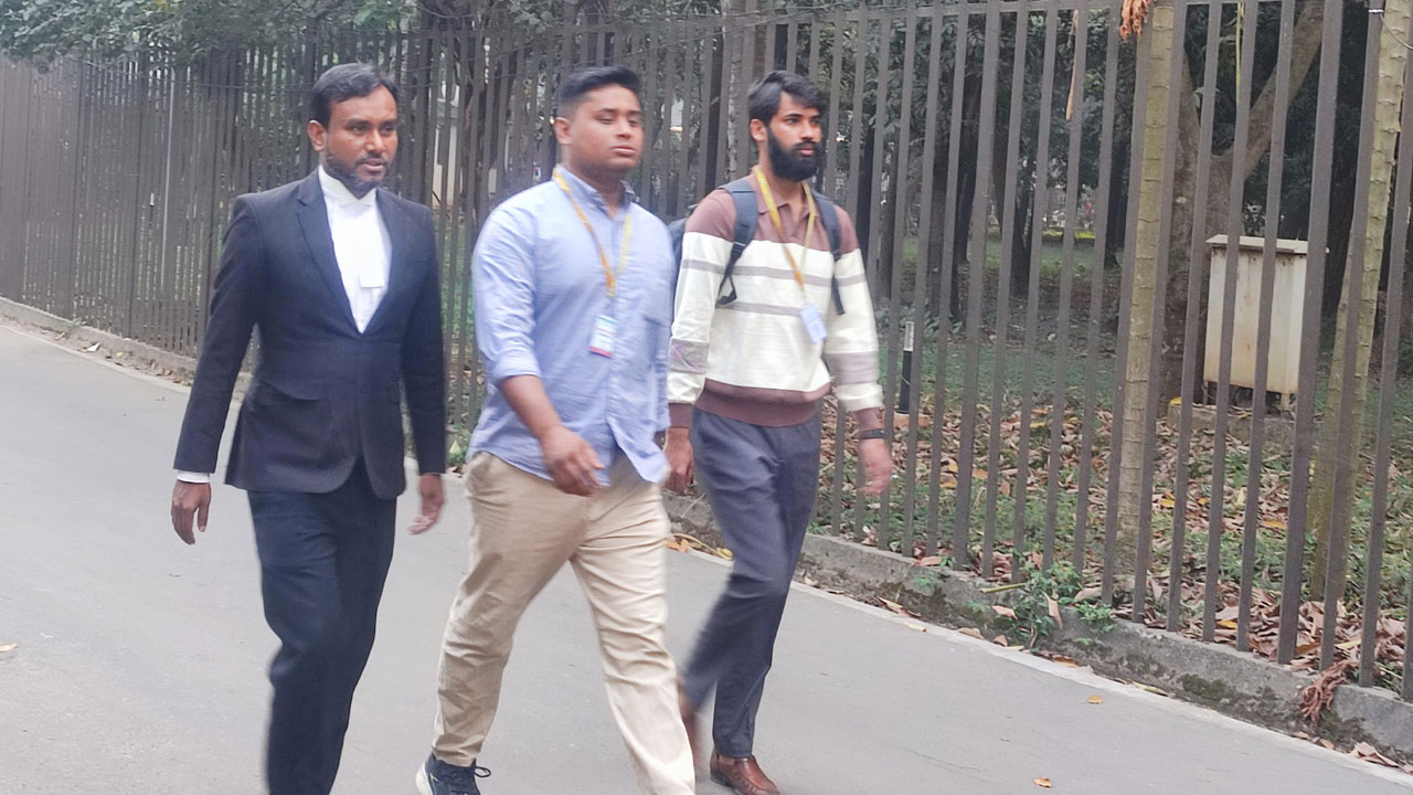 আবু সাঈদ হত্যা মামলার সাক্ষ্য দিতে আদালতে হাসনাত আব্দুল্লাহ